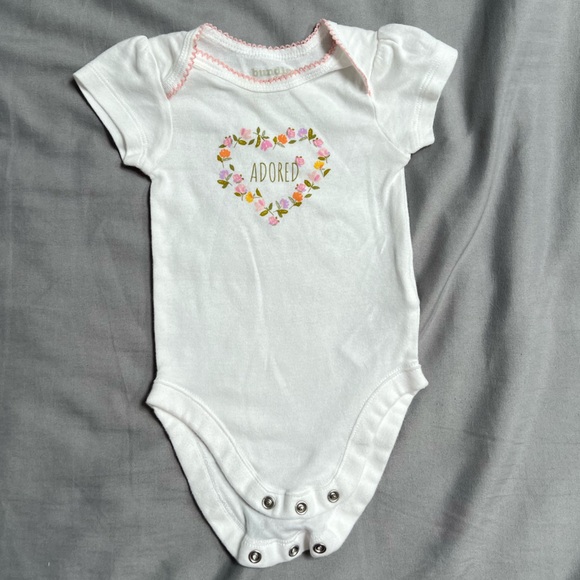Adored White Floral Heart Bodysuit - Picture 1 of 4